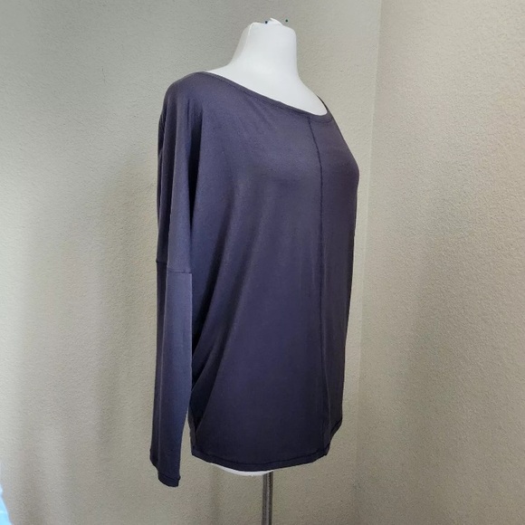 Athleta Women's Essence Flow 3/4 sleeve. Blue / purple - Picture 2 of 8